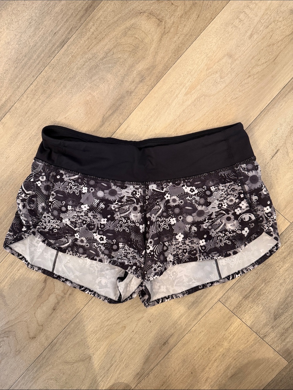 lululemon athletica Black and White Floral Speed Up Run/Train Shorts